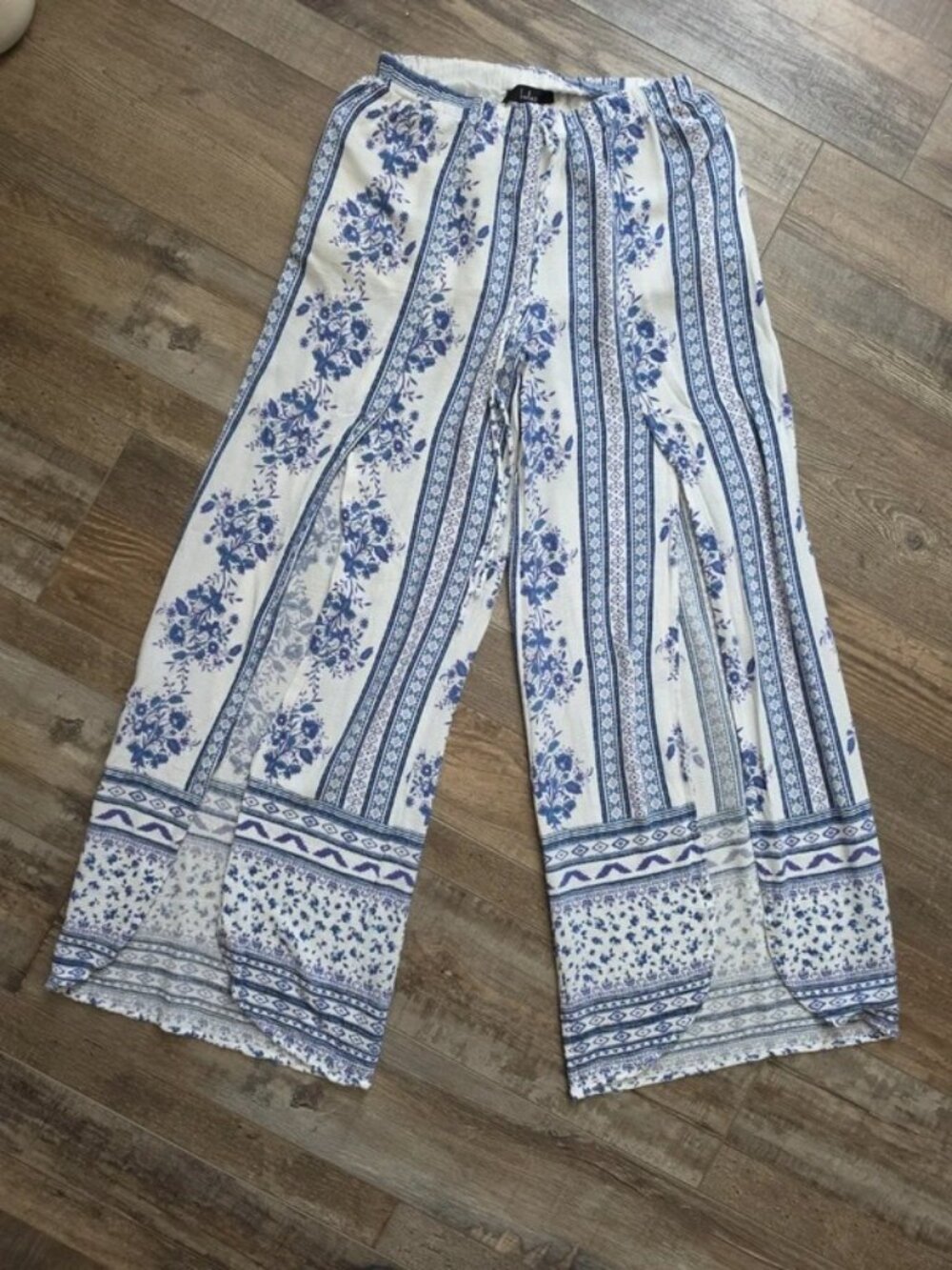 XS Lulus white blue floral wide leg pants with slits down front boho